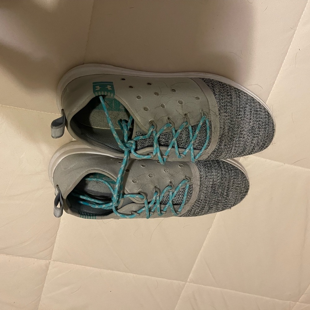 Size 8 underarmour tennis shoes